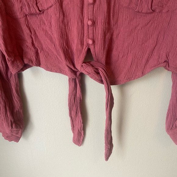 American Eagle Cropped Tie Button Up Blouse - Picture 3 of 10